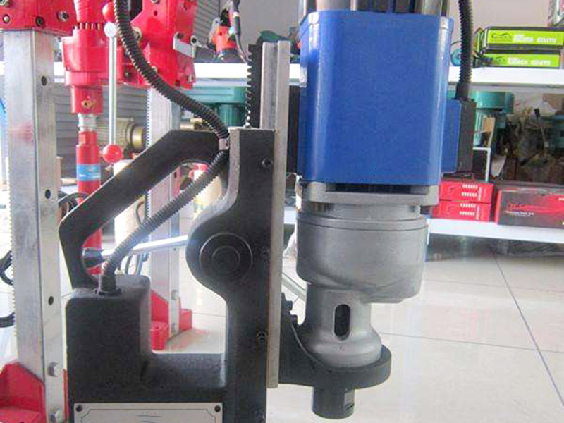 磁力鉆孔機怎么安裝換鉆頭？